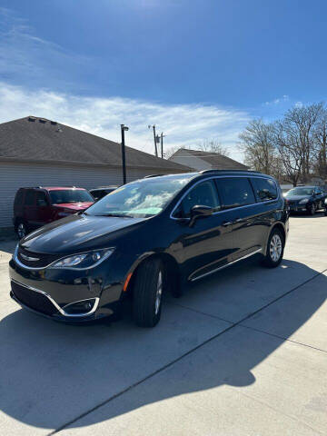 2017 Chrysler Pacifica Touring-L