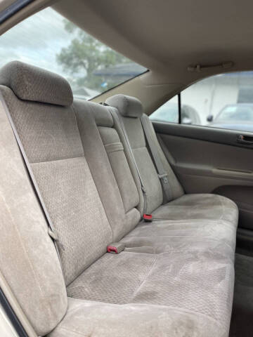2004 Toyota Camry LE