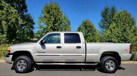 2005 GMC Sierra 2500HD for sale at CLEAR CHOICE AUTOMOTIVE in Milwaukie OR