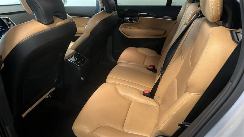 2019 Volvo XC90 T6 Momentum