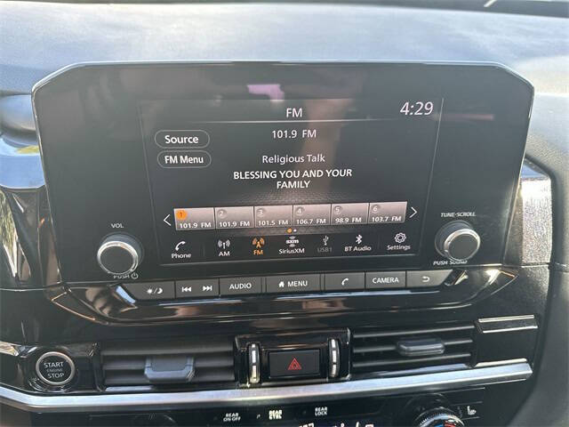 2024 Nissan Pathfinder SV