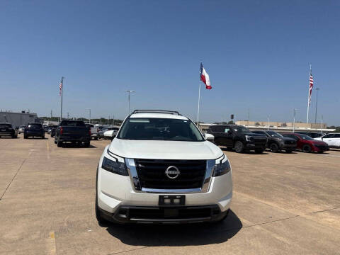 2024 Nissan Pathfinder SV