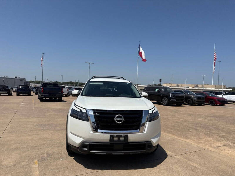 2024 Nissan Pathfinder SV