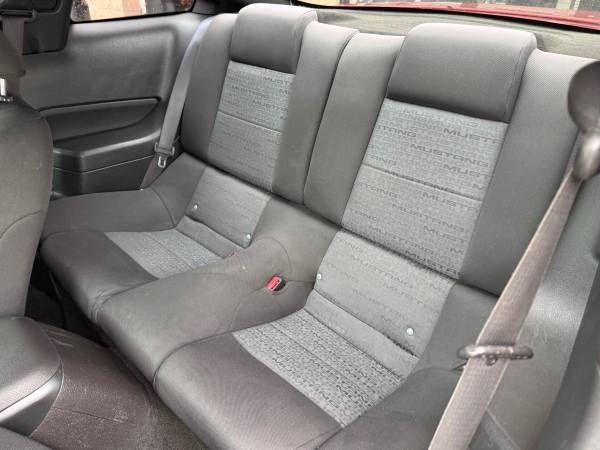 2007 Ford Mustang V6 Deluxe