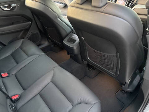 2025 Volvo XC60 B5 Plus Dark Theme