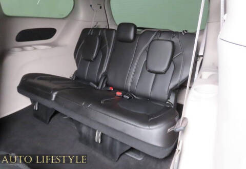 2024 Chrysler Pacifica Plug-In Hybrid S Appearance