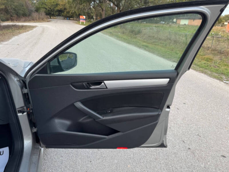 2013 Volkswagen Passat SE