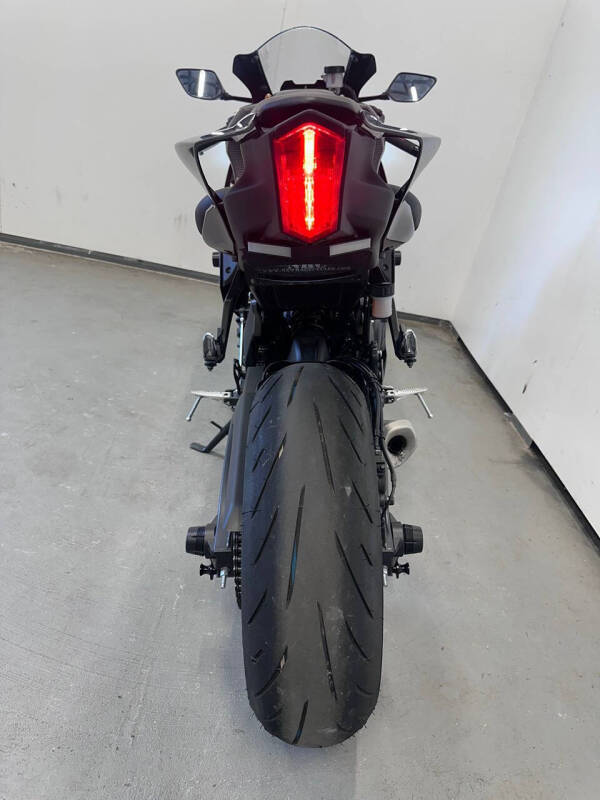 2025 Yamaha YZF-R7