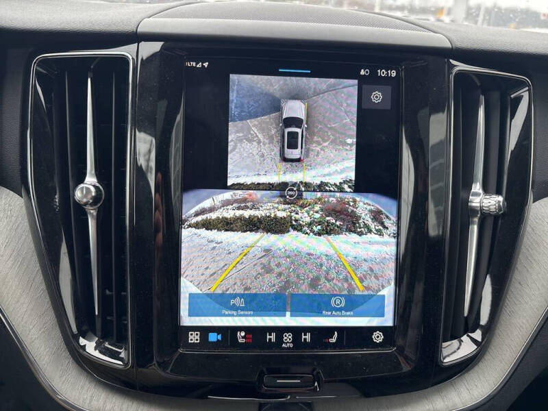 2025 Volvo XC60 B5 Plus Dark Theme