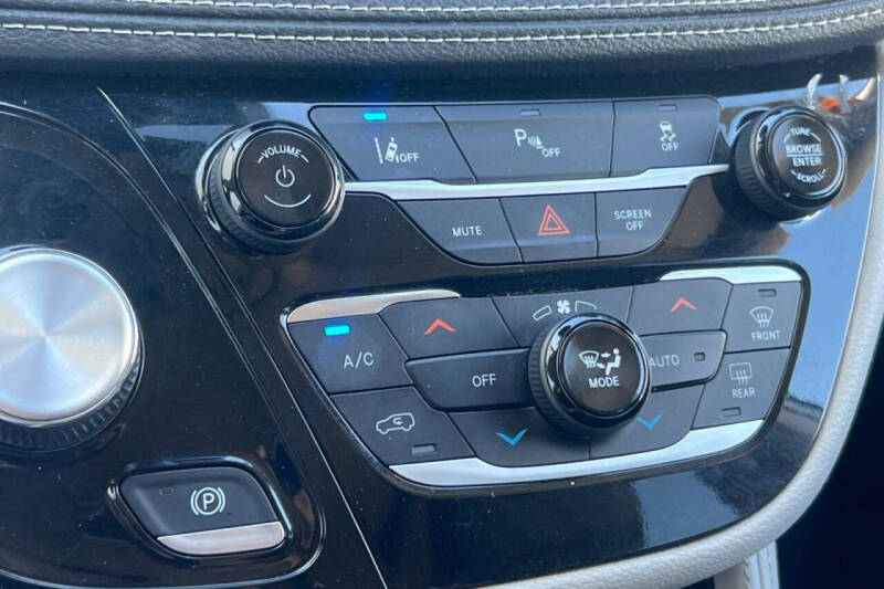 2023 Chrysler Pacifica Plug-In Hybrid Limited
