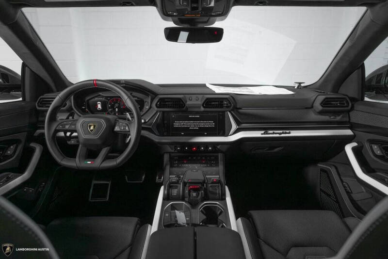 2025 Lamborghini Urus SE