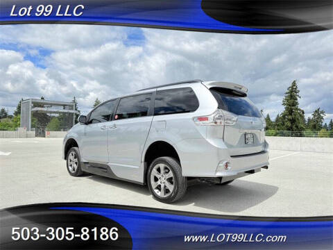 2014 Toyota Sienna SE 8-Passenger