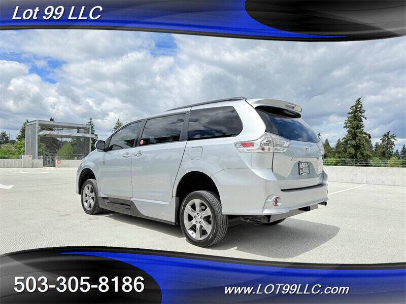2014 Toyota Sienna SE 8-Passenger