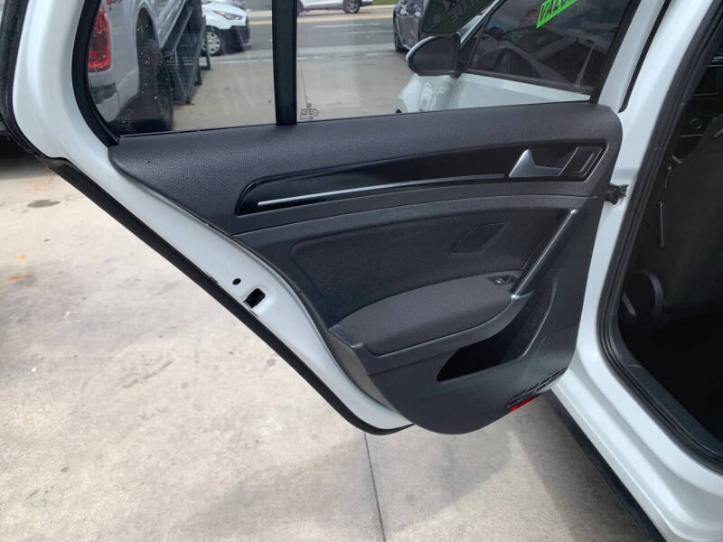 2017 Volkswagen Golf GTI S
