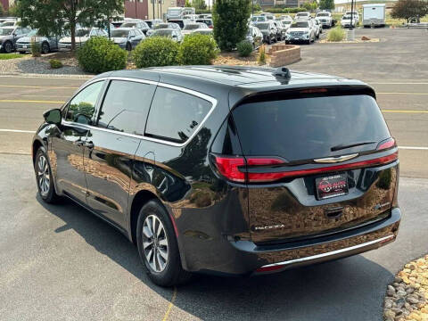 2024 Chrysler Pacifica Plug-In Hybrid Select