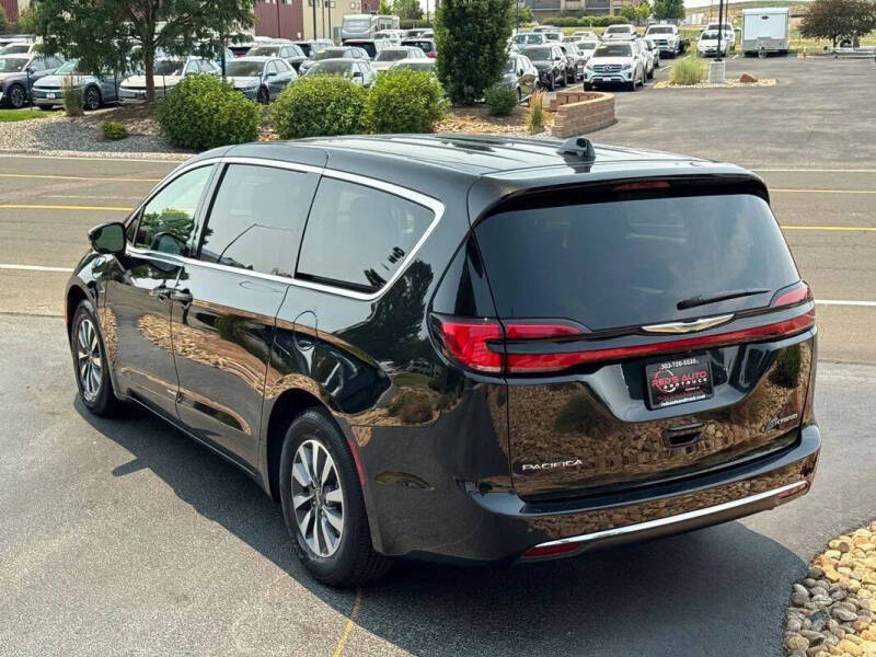 2024 Chrysler Pacifica Plug-In Hybrid Select