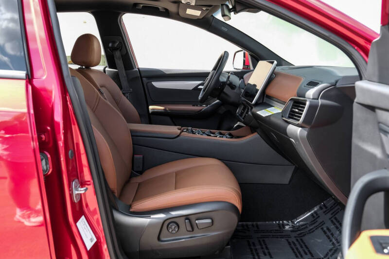 2024 VinFast VF8 Plus