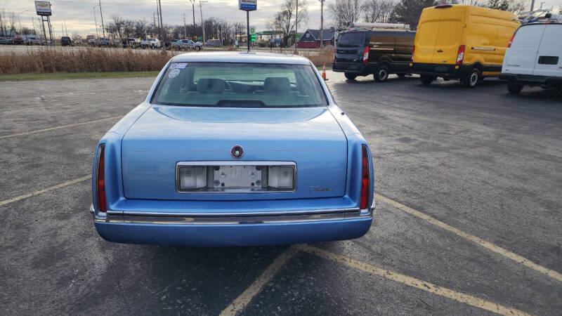 1995 Cadillac DeVille null photo 8