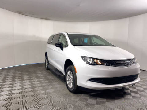 2024 Chrysler Voyager LX