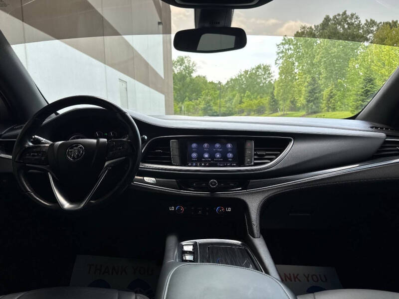 2022 Buick Enclave Essence