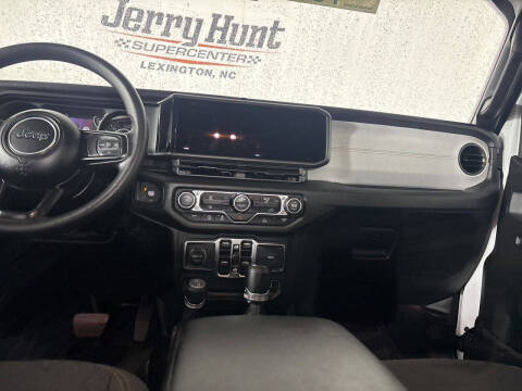 2025 Jeep Gladiator NightHawk