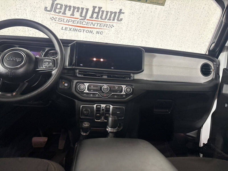 2025 Jeep Gladiator NightHawk