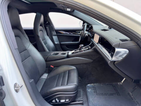 2018 Porsche Panamera 4