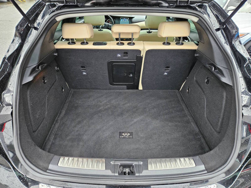 2017 Infiniti QX30 Premium