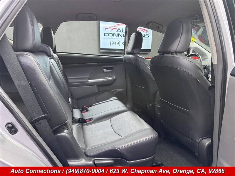 2014 Toyota Prius v Five