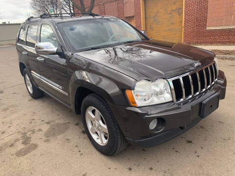 2005 Jeep Grand Cherokee for sale at Square Business Automotive in Milwaukee WI