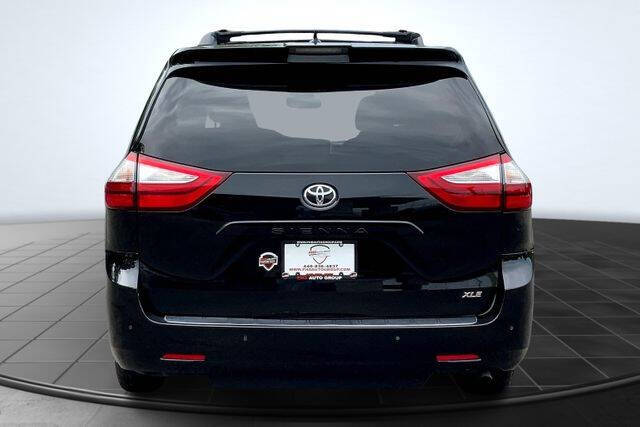2019 Toyota Sienna XLE 8-Passenger