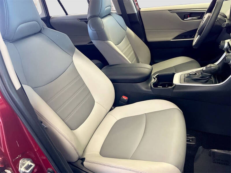 2025 Toyota RAV4 Hybrid XLE Premium