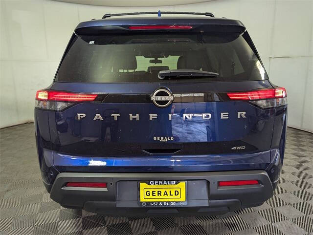 2025 Nissan Pathfinder SV