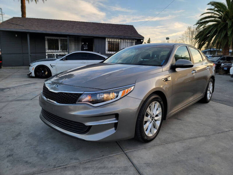 Kia Optima's photo