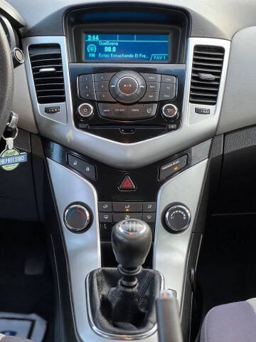 2013 Chevrolet Cruze LS Manual