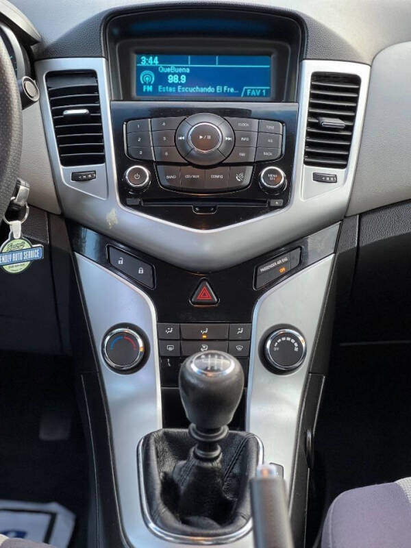 2013 Chevrolet Cruze LS Manual