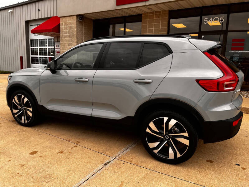 2025 Volvo XC40 B5 Plus Dark Theme