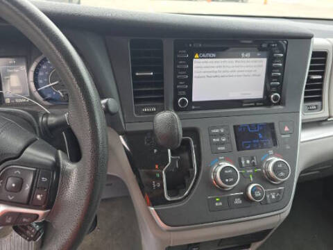 2020 Toyota Sienna LE 8-Passenger