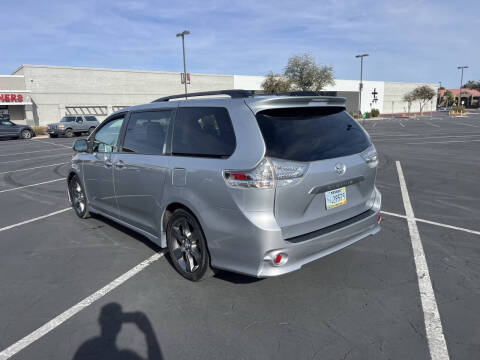 2016 Toyota Sienna SE Premium 8-Passenger
