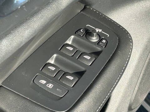 2024 Volvo S60 B5 Plus Dark Theme