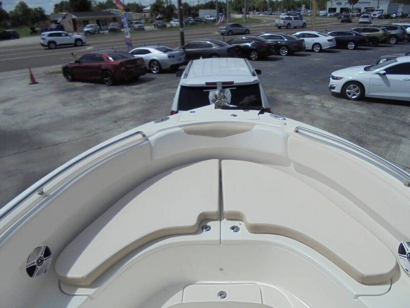 2017 Robalo R222