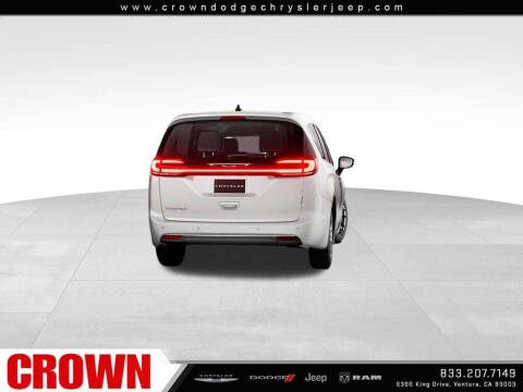 2027 Chrysler Pacifica Select
