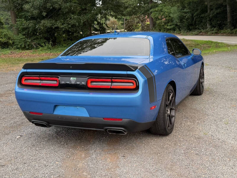 2016 Dodge Challenger 392 HEMI Scat Pack Shaker