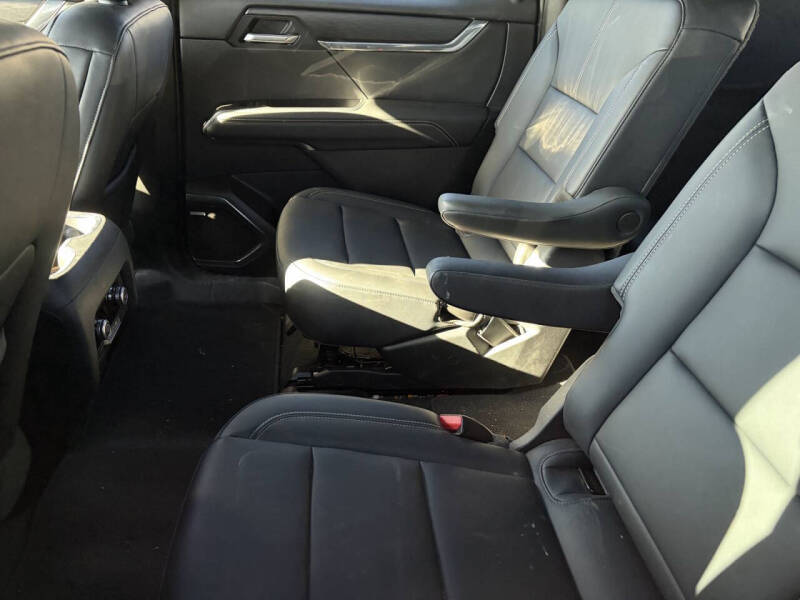 2024 GMC Acadia Elevation