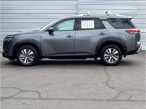 2024 Nissan Pathfinder SL