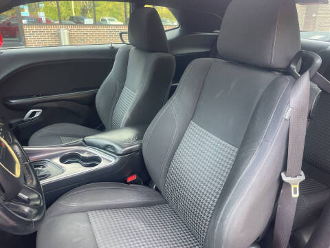 2015 Dodge Challenger SXT