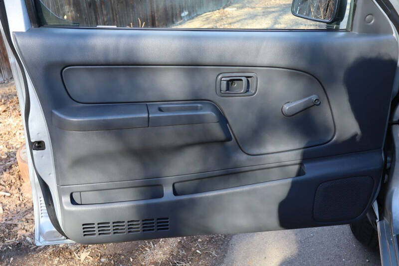 2003 Nissan Frontier Standard