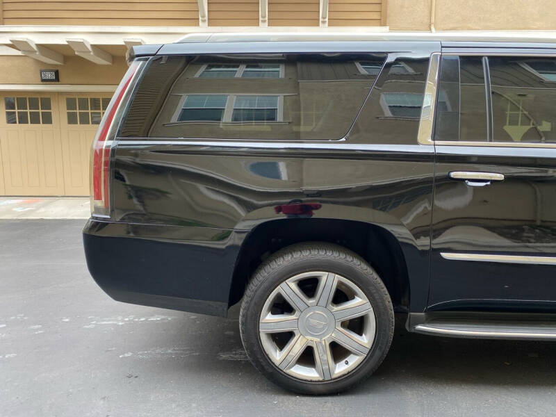 2016 Cadillac Escalade ESV Luxury photo 8