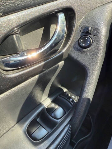 2017 Nissan Rogue SL