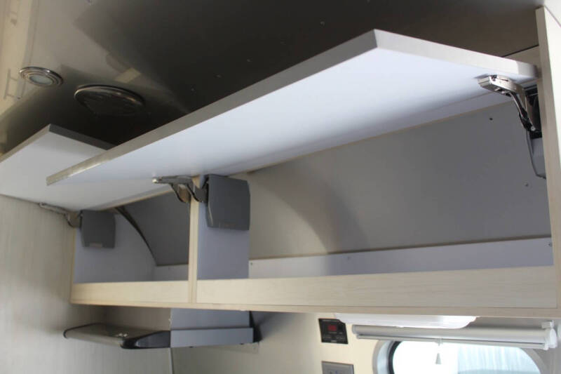 2022 Airstream Flying Cloud 27FB Twin